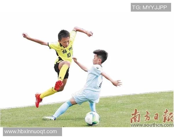 西街小镇的足球明星梦想与奋斗的故事