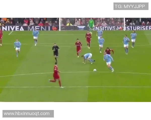 足球明星吊球瞬间精彩回顾展现技术与魅力的完美结合