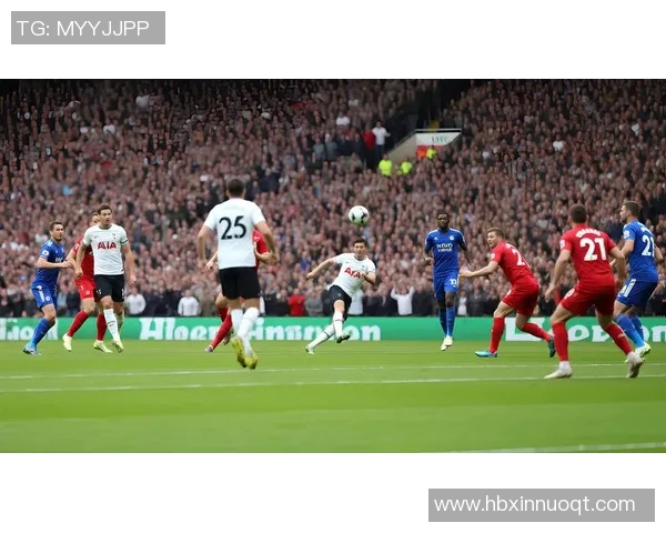 中国足球明星挂画展现传奇风采与激情瞬间的艺术之旅